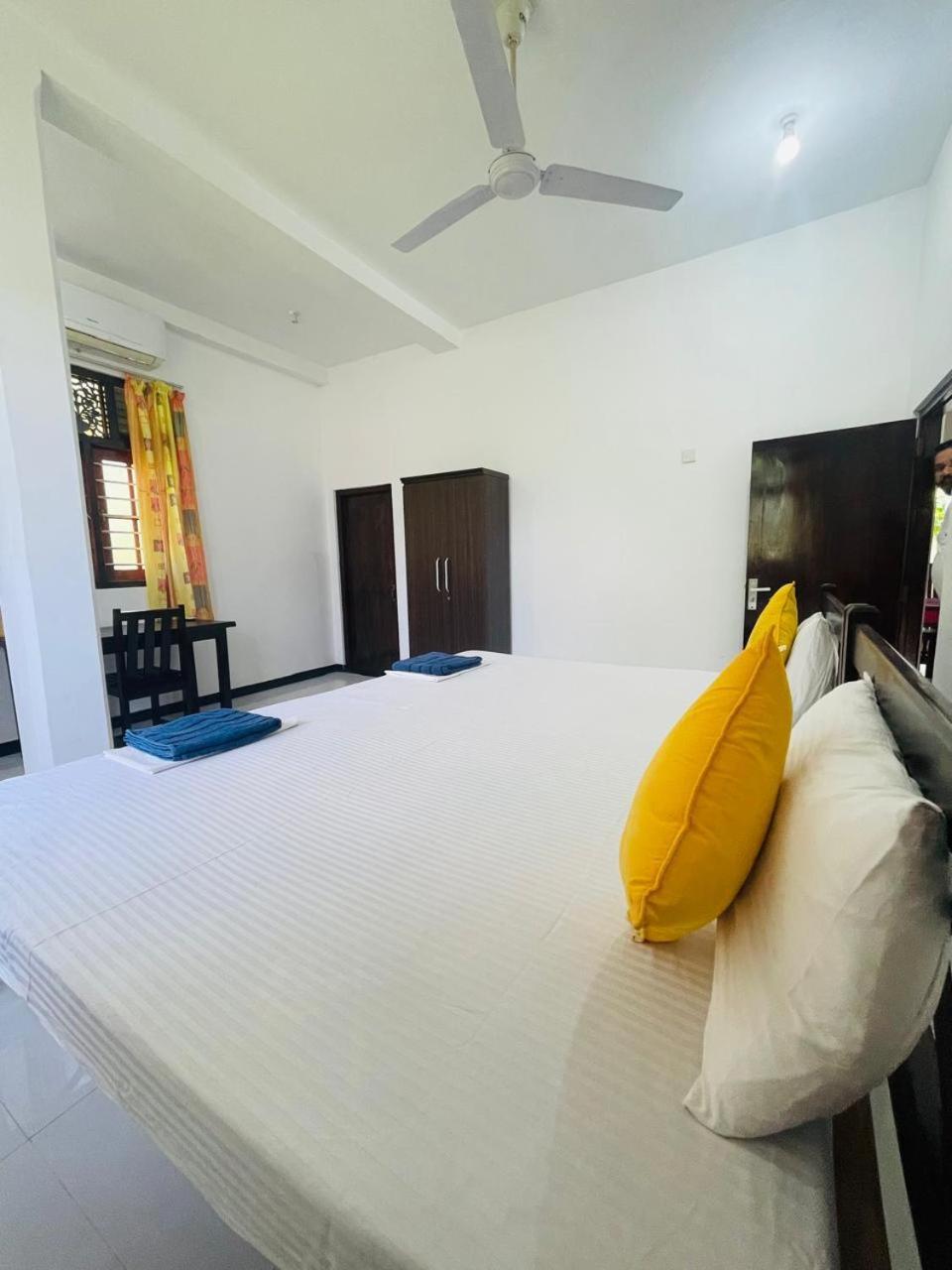 White Horse Hotel ฮิกคาดูวา ภายนอก รูปภาพ