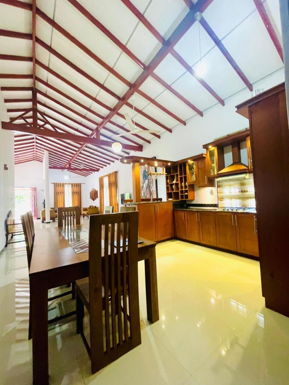 White Horse Hotel ฮิกคาดูวา ภายนอก รูปภาพ
